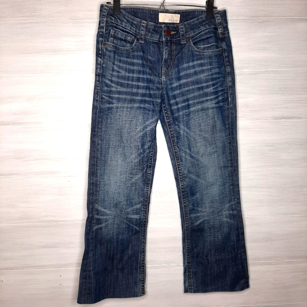 Maurices Ashlyn boot cut Jean, w/ pink flowers on back pocket, size 5/6 short